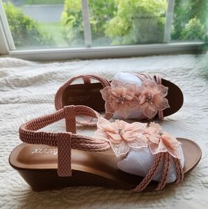 Women's Floral Wedge Sandals - Peach/Pink